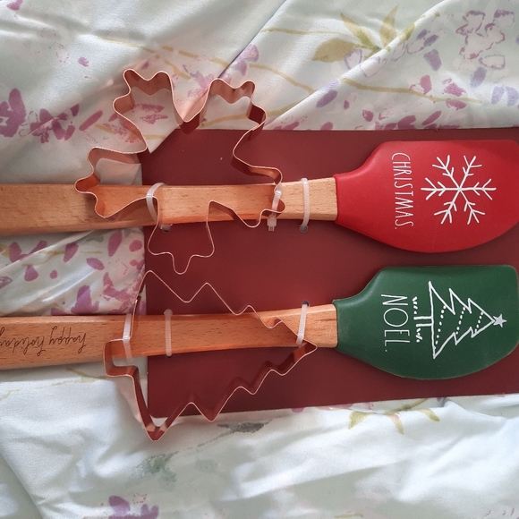 New Rae Dunn spatula & cookie  cutters set - Picture 2 of 5